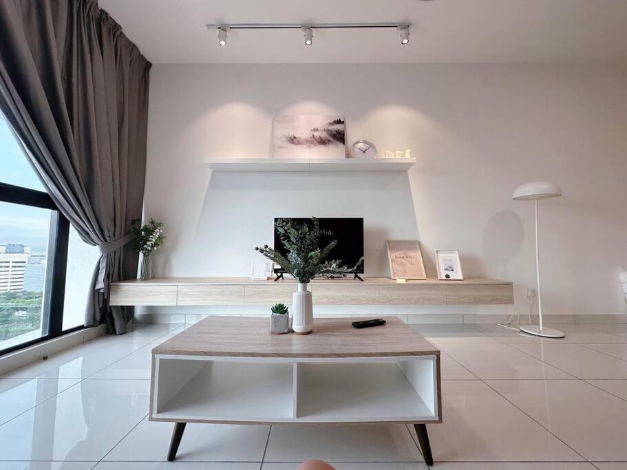 Apartemen 2br@jb Mid Valley Southkey Mosaic High Speed Wi-fi Ciq Johor Bahru