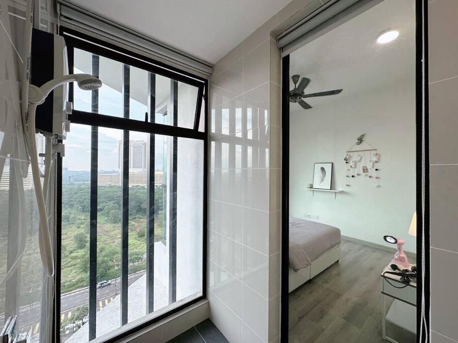 2br@jb Mid Valley Southkey Mosaic High Speed Wi-fi Ciq Johor Bahru