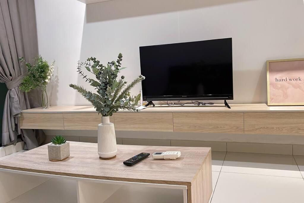 Apartemen 2br@jb Mid Valley Southkey Mosaic High Speed Wi-fi Ciq